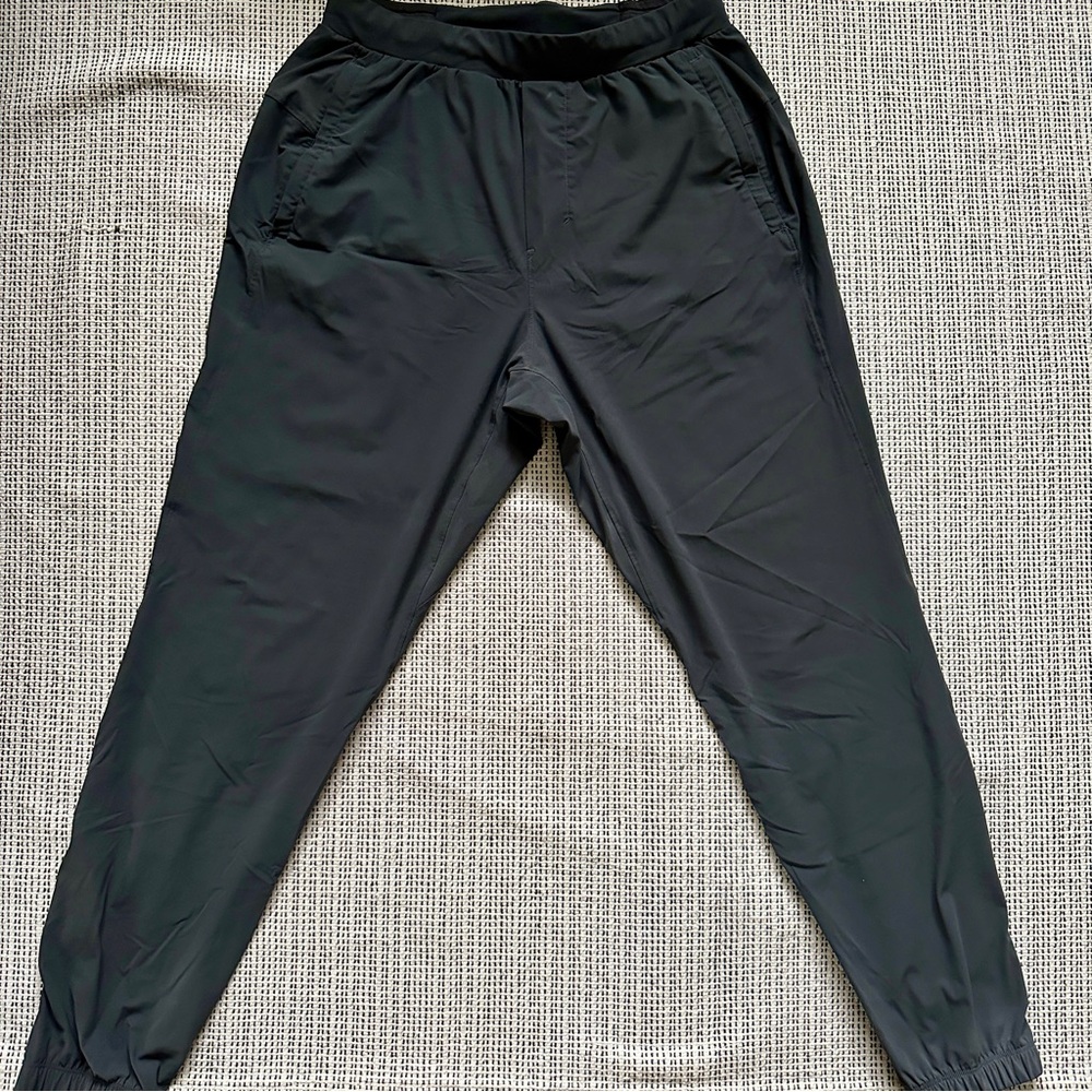 Lululemon Men’s Surge Joggers Shorter Graphite Grey/Black Small